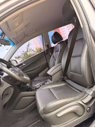 HYUNDAI TUCSON DIESEL 2018 image 9