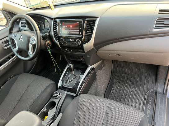 Mitsubishi L200 pickup 2018 image 13