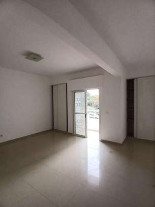 F4 de 135 m² à vendre cité Sipres VDN image 3