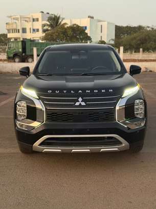 Mitsubishi outlander Anne 2023 full option image 2