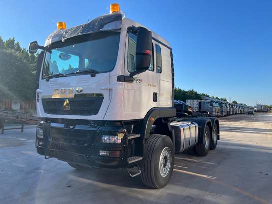 Camion tracteur Howo TX 6X4 Tractor image 3