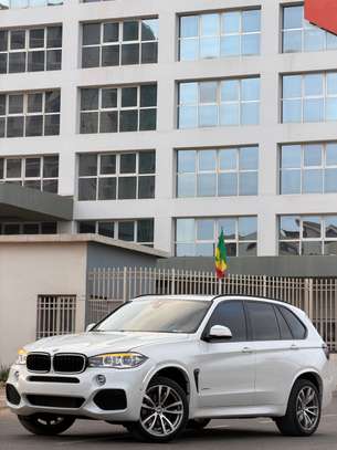 BMW X5 Pack M blanc feux LED avant puissant image 9