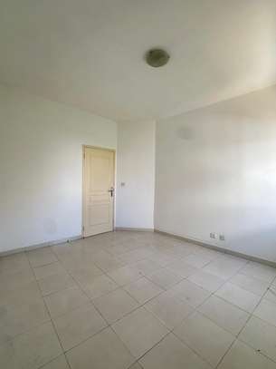 APPARTEMENT F4 A LOUER A NGOR image 11