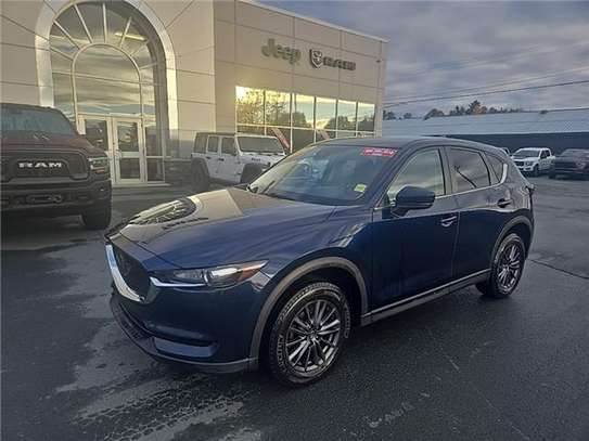 2019 Mazda CX-5 SUV compact bleu métallisé performant image 4