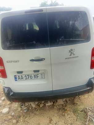 MINIBUS PEUGEOT EXPERT  9 Places image 2