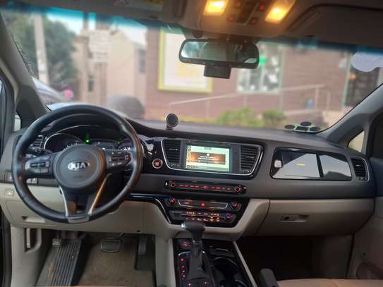 Kia Carnival 9 places image 14