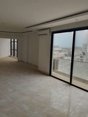 Appartement F4 haut standing à louer à Dakar Plateau image 5