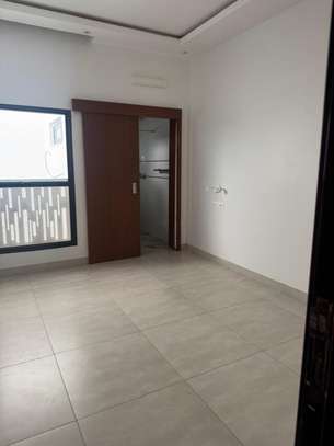 Appartement de 3 chambre lumineux a louer Almadie image 9