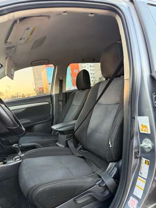Mitsubishi outlander image 6