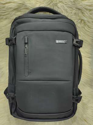 Sac à dos imperméable noir robuste et ajustable image 8