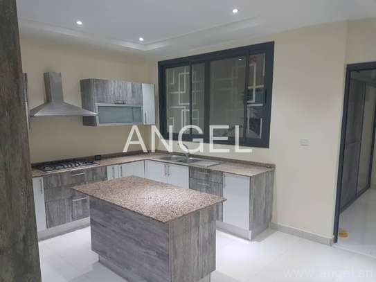 Ref_1839_GL  Villa R+2 à Touba Almadies image 8