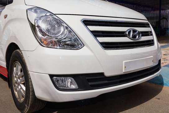 Hyundai Starex 2017 – Spacieux et Très Propre image 3