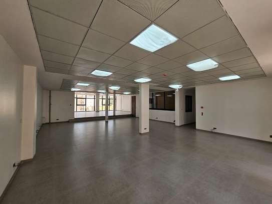 Immeuble neuf de bureau au centre ville image 5
