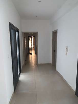 Appartement F4 piscine sport accueil parking privé Mermoz image 3