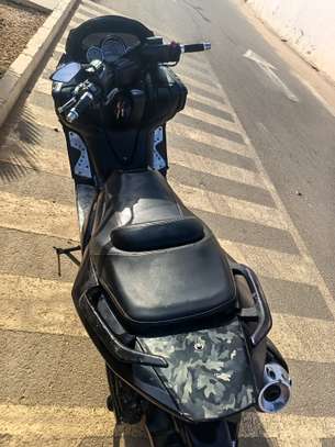 T Max 2010 image 2