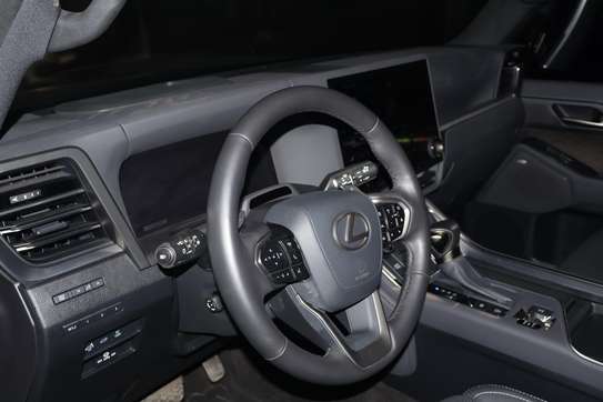 Toyota Lexus GX 550 image 6