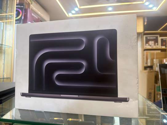 MacBook M5 pro 1tera/24 image 2