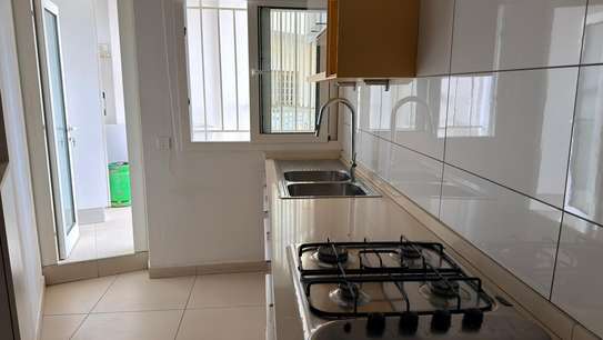 Appartement centre-ville spacieux avec balcon et vue image 3
