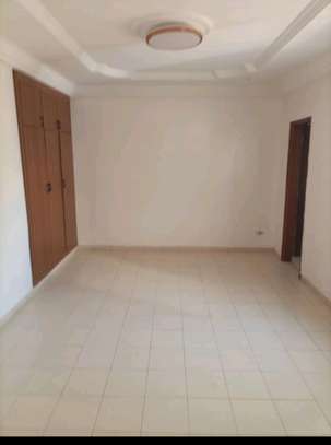 Sacré cœur grand appartement F4 à louer image 10