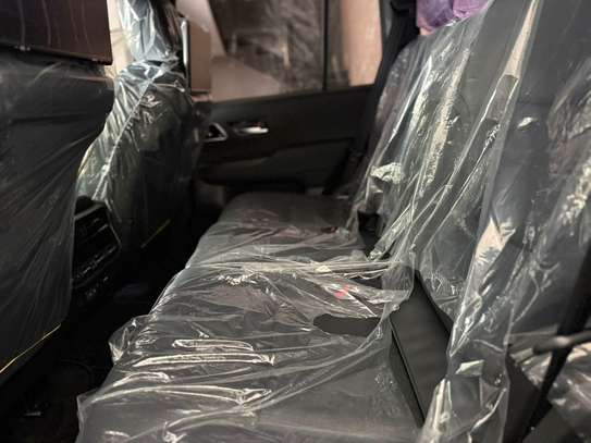 Toyota Land Cruiser VXR 2025 image 7