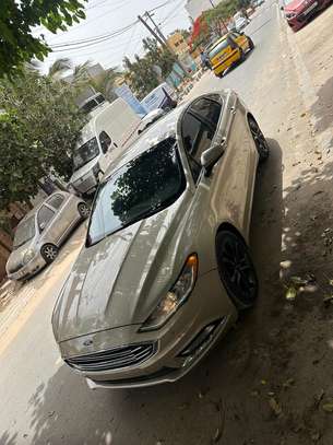 Je vend ma ford fusion 2018 automatic essence 2.5L image 2