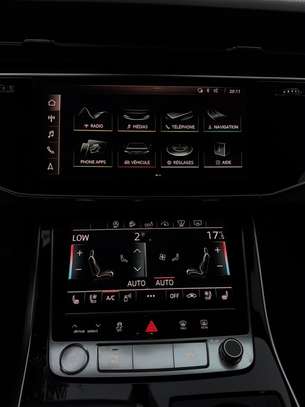 AUDI Q8 2021 image 2