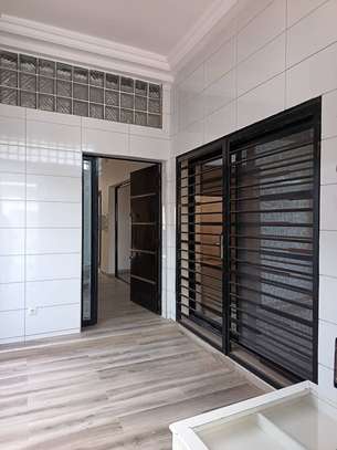 Villa F6 à louer aux Almadies image 5
