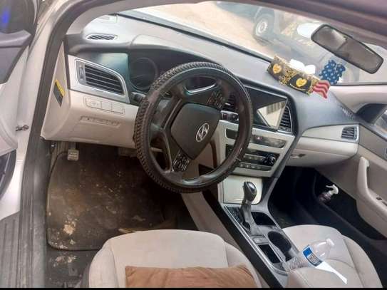 Hyundai sonata image 3