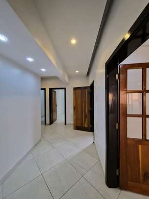 Appartement moderne de 2 chambres et salon à sacré cœur image 11