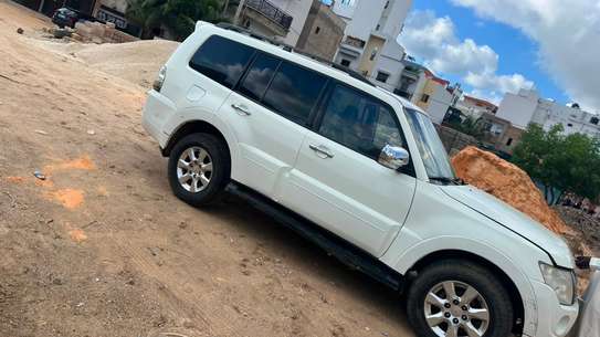 Mitsubishi Pajero image 2