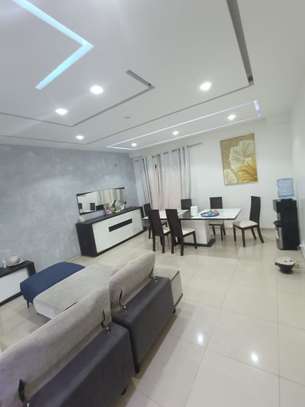 Villa R+2 à vendre à Mbackiyou Faye image 2