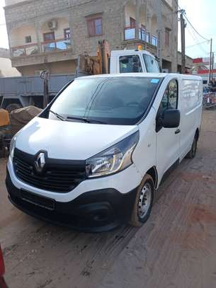 Renault trafic diesel 2016 climatisé déjà dédouaner image 8