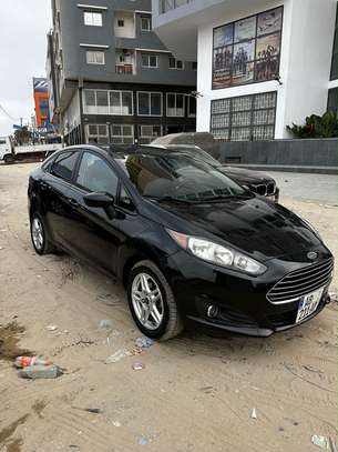 Ford Fiesta SE 2017 image 2