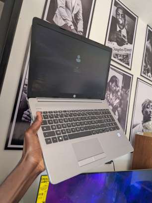 HP 15 i5 8th gen /256gb /8gb ram image 3