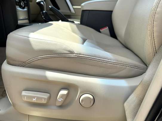 Toyota Land cruiser VX image 2