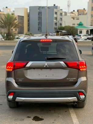 Mitsubishi outlander  automatic image 9