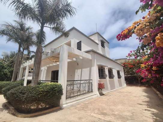 TRÈS BELLE VILLA AUX ALMADIES image 2