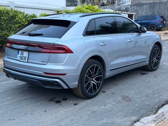 Audi Q8 S-LINE image 12