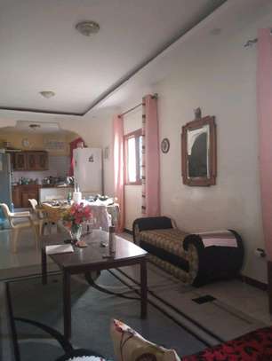 Villa neuve meublée de 500m2 à vendre à Mboro image 4