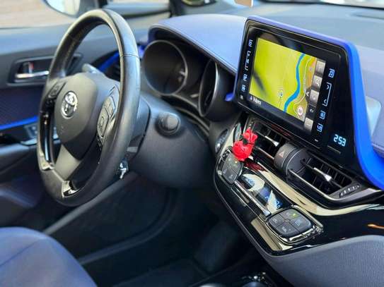 TOYOTA C HR image 8