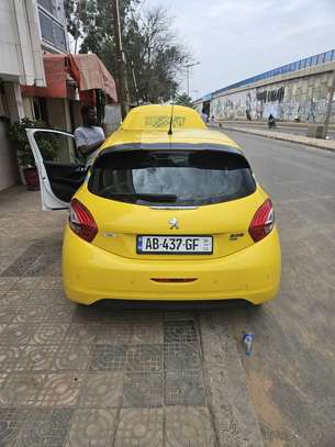 Peugeot 208 image 3