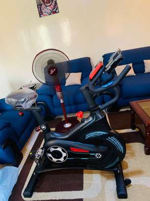 Vélo d'appartement à résistance magnétique image 4