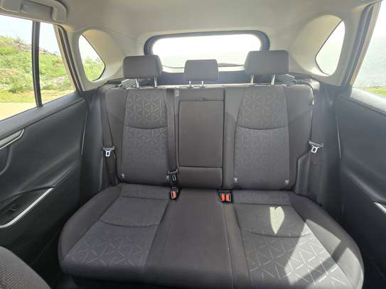 Toyota RAV4 Hybrid XLE AWD 2020 – 15 500 000 FCFA image 10