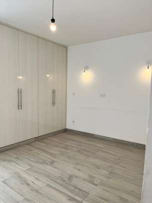 Appartement F4  à louer au Point  E image 11