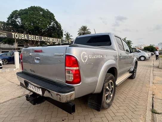 TOYOTA HILUX 2015 image 2