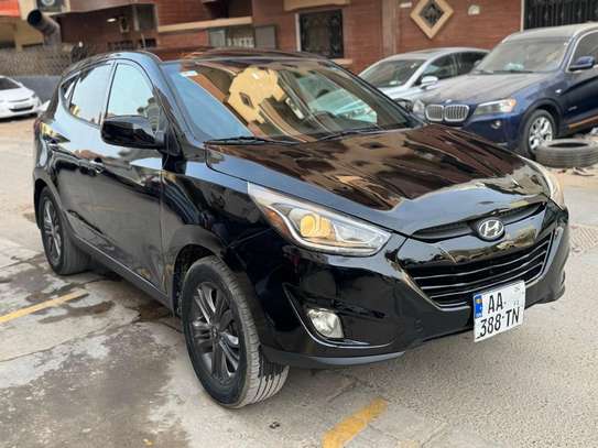 Hyundai SUV noir spacieux maniable et fiable image 2