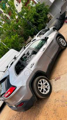 Jeep cherokee image 10