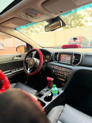 Kia Sportage SUV compact rouge dynamique image 7