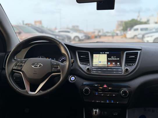 Hyundia Tucson image 10