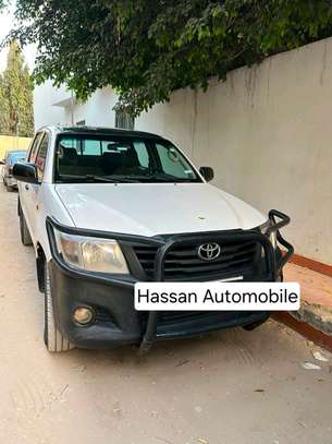 TOYOTA HILUX image 6